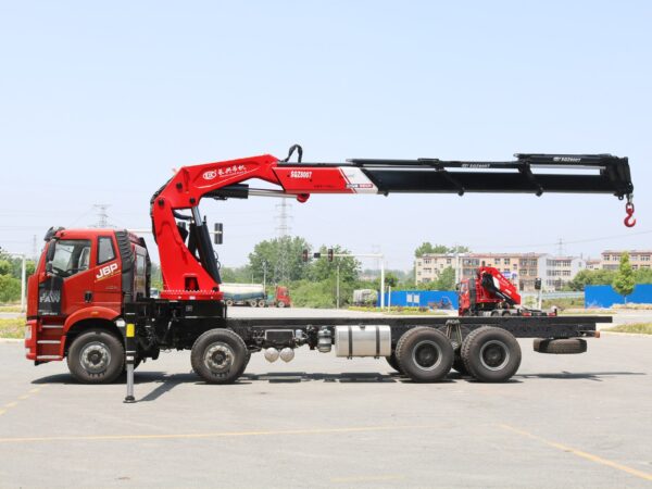 High Load Mountain Cargo Truck with 4-45 Ton, 18m Knuckle Boom Crane